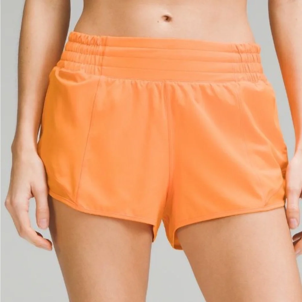 LULULEMON HOTTY HOT HIGH RISE SHORT 4” LINED LIT ORANGE COLOR NWT SIZE 2